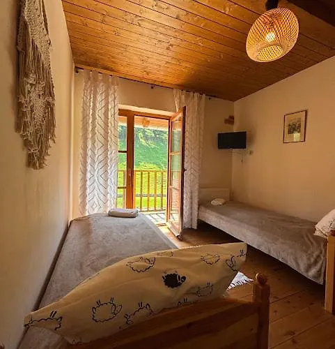 Cicha Woda Пешице